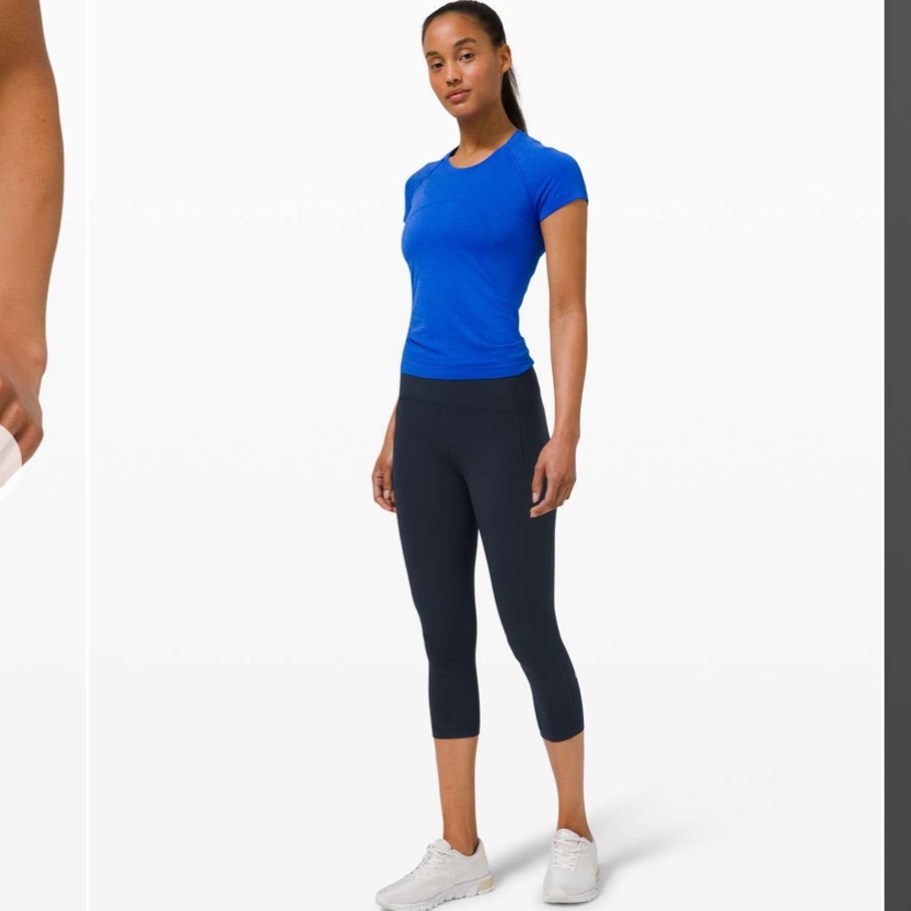 Lululemon Swift Speed High-Rise Crop 21"
True Navy size 2